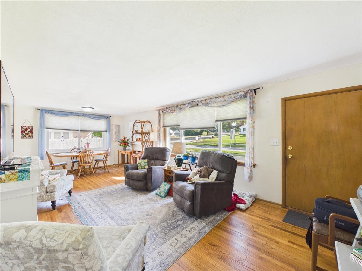 220 FAIRVIEW Boulevard