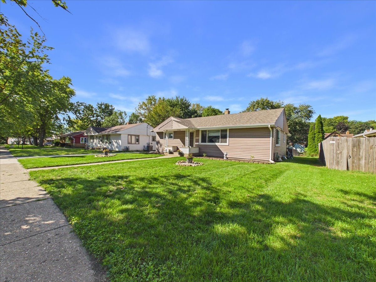 220 FAIRVIEW Boulevard