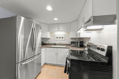 Tiny photo for 2900 Maple Avenue #15B, Downers Grove, IL 60515 (MLS # 12582837)