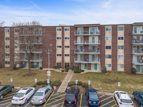 Photo of 2900 Maple Avenue #15B, Downers Grove, IL 60515 (MLS # 12582837)