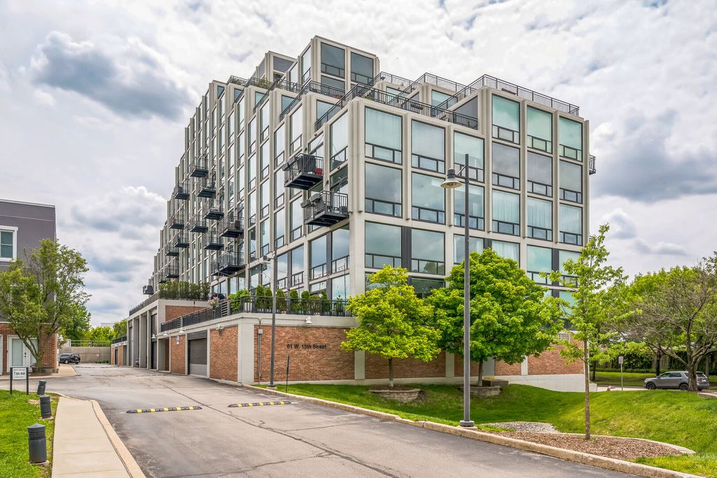 Photo for 61 W 15th Street #407, Chicago, IL 60605 (MLS # 12460697)