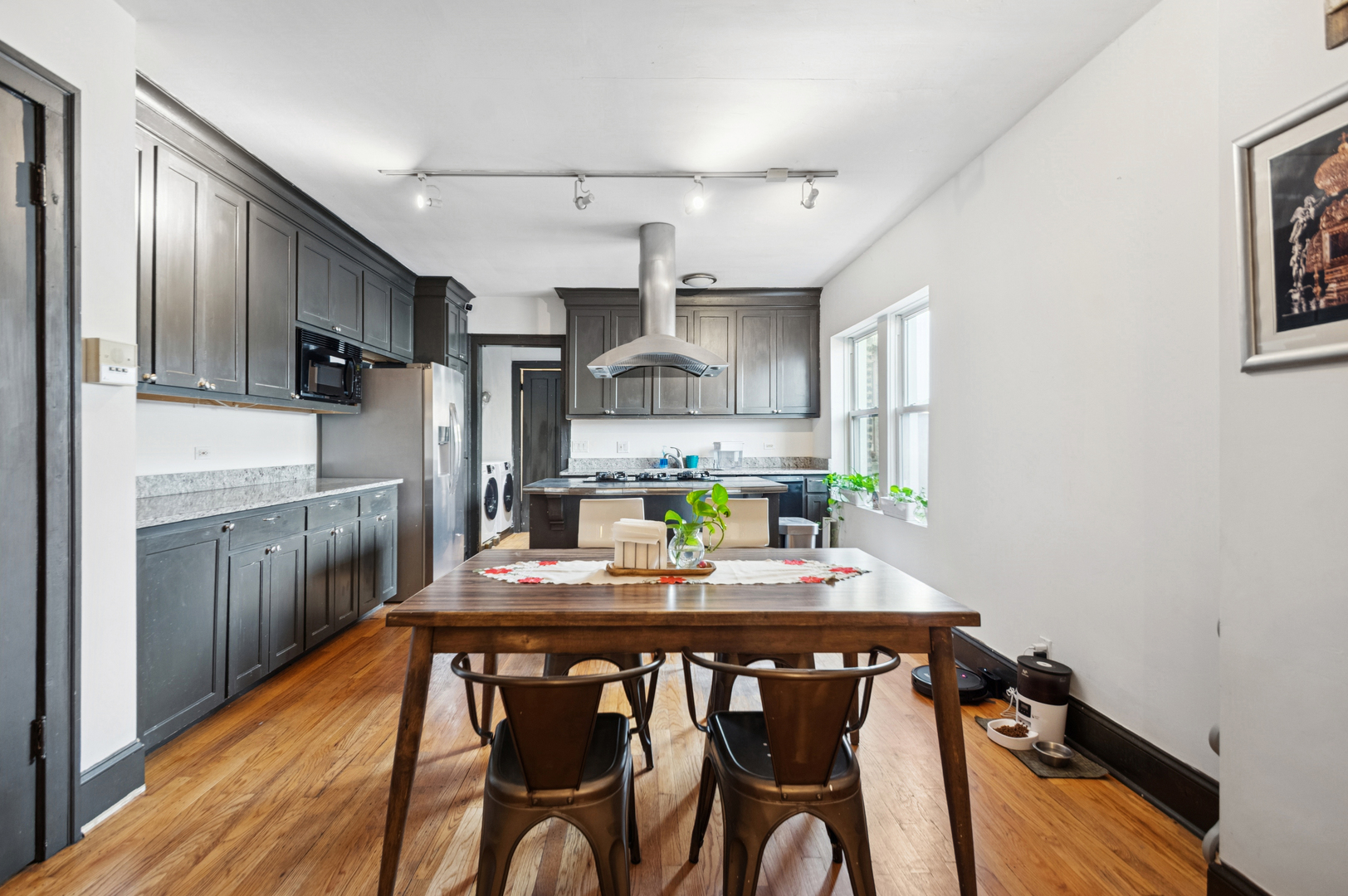 6238 N Broadway Street 3N