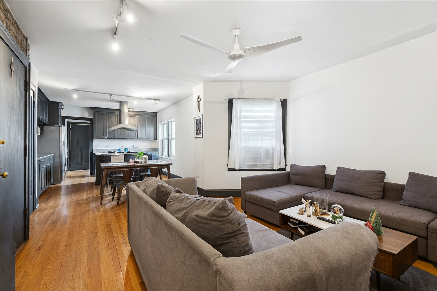 6238 N Broadway Street 3N