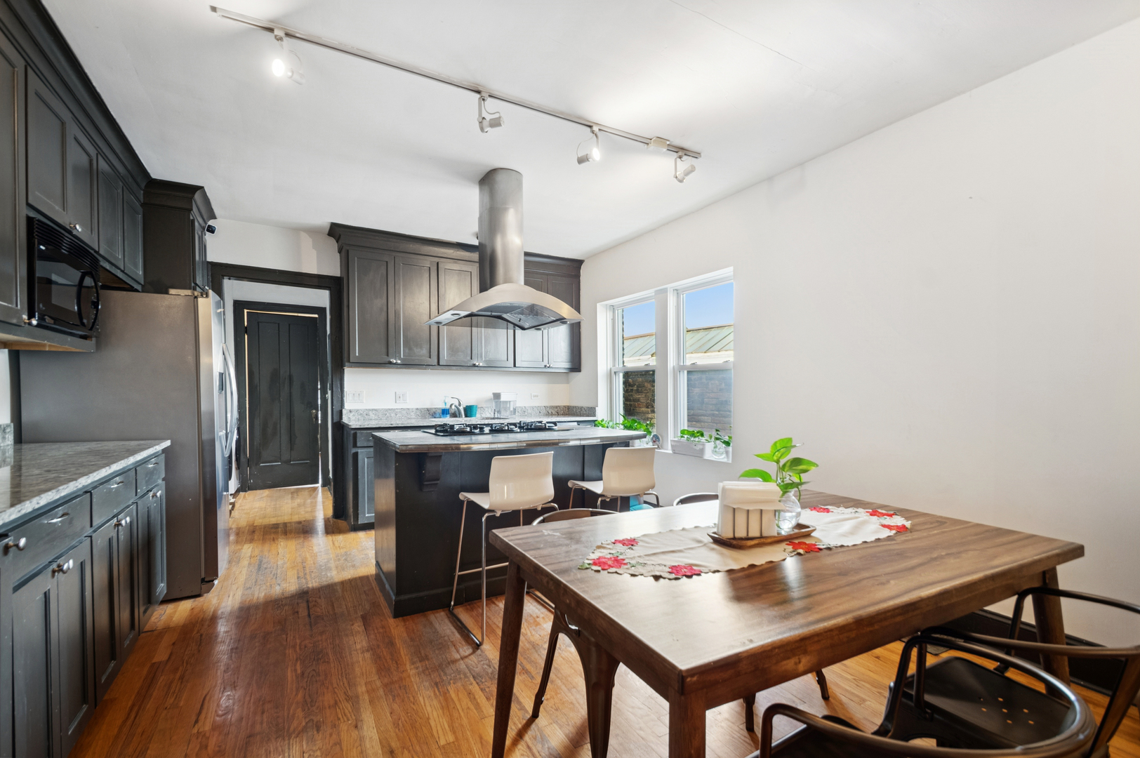 6238 N Broadway Street 3N