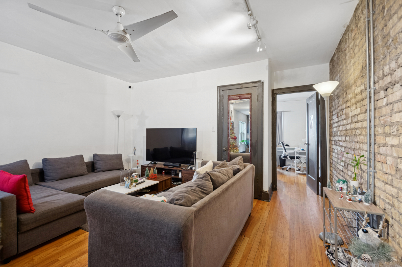 6238 N Broadway Street 3N