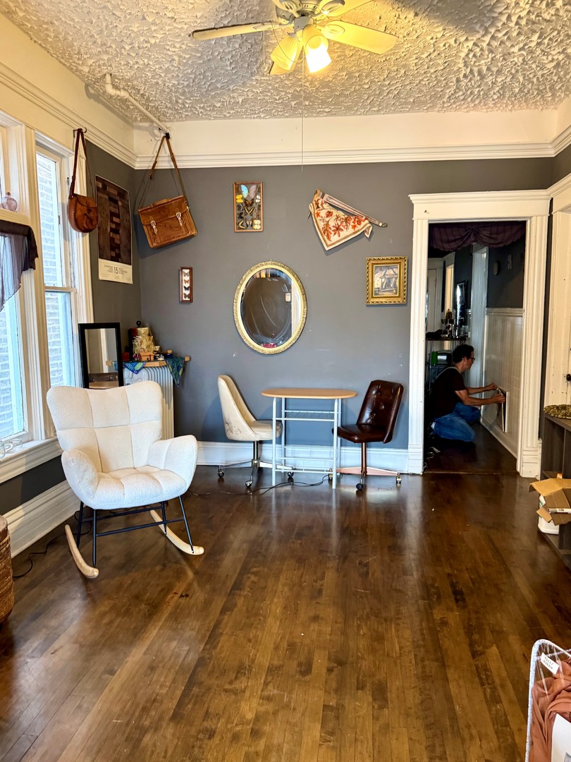 2342 N KIMBALL Avenue