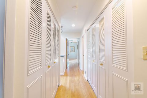 Tiny photo for 325 N Oak Park Avenue #B, Oak Park, IL 60302 (MLS # 12570128)