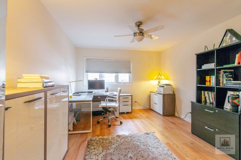 Tiny photo for 325 N Oak Park Avenue #B, Oak Park, IL 60302 (MLS # 12570128)