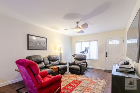 Tiny photo for 325 N Oak Park Avenue #B, Oak Park, IL 60302 (MLS # 12570128)