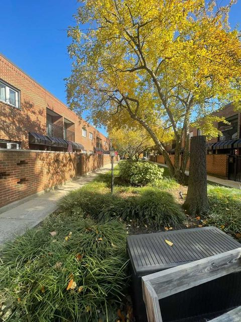 Tiny photo for 325 N Oak Park Avenue #B, Oak Park, IL 60302 (MLS # 12570128)
