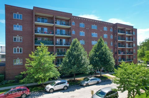 Photo of 1325 PERRY Street #402, Des Plaines, IL 60016 (MLS # 12714536)