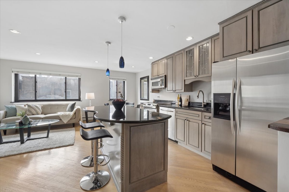 607 W WRIGHTWOOD Avenue 415