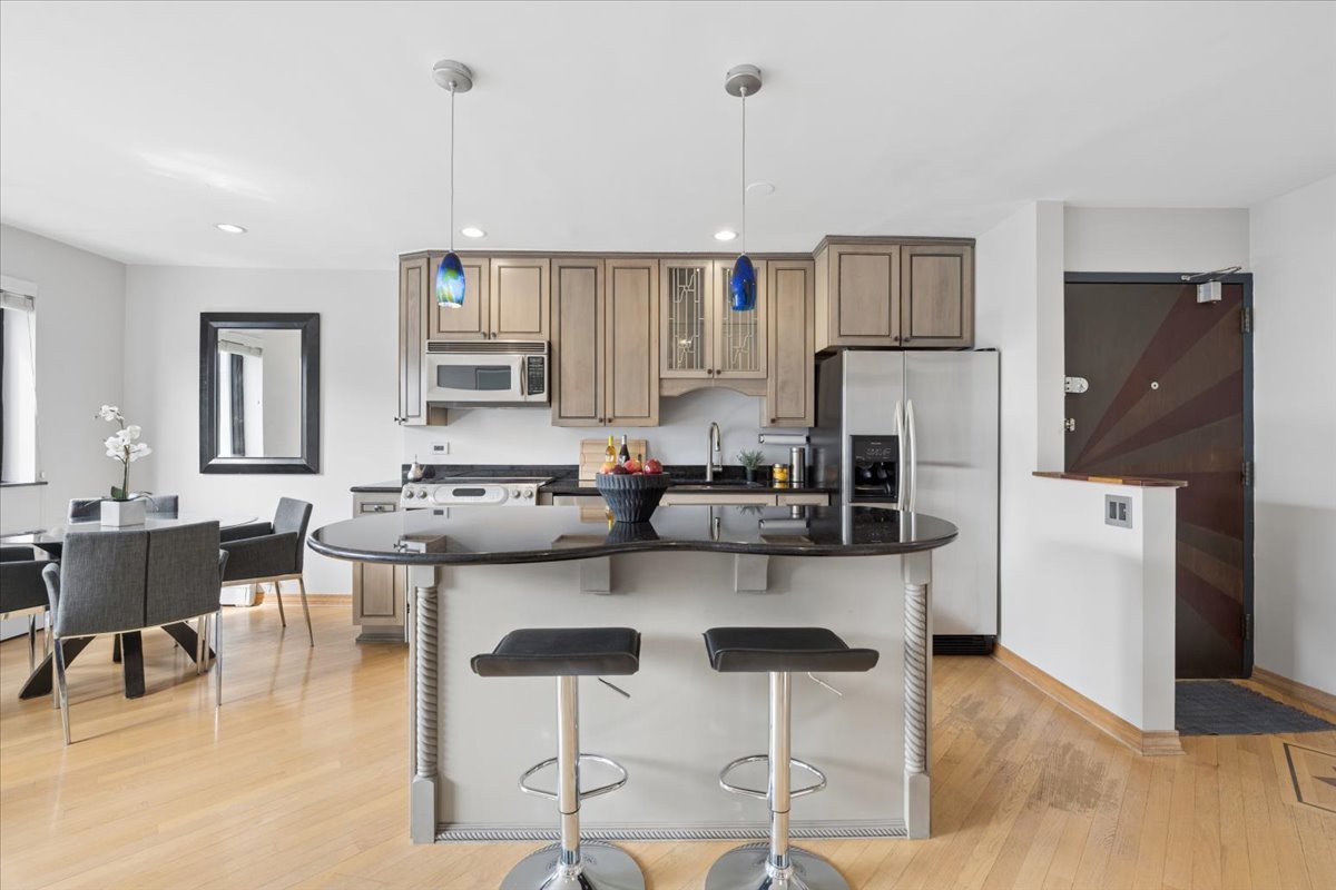 607 W WRIGHTWOOD Avenue 415