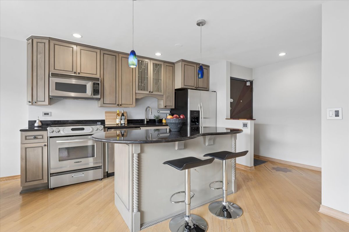607 W WRIGHTWOOD Avenue 415