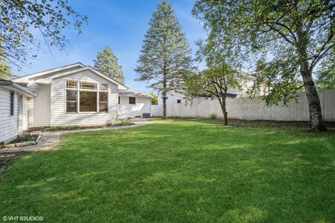 Tiny photo for 119 E Ellis Avenue, Libertyville, IL 60048 (MLS # 12552516)