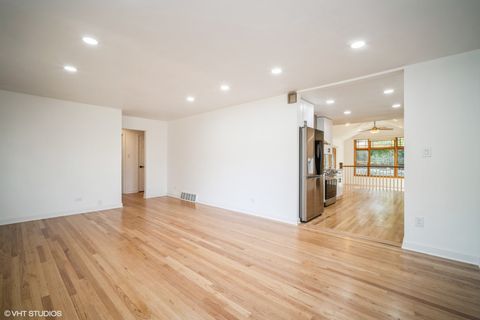 Tiny photo for 119 E Ellis Avenue, Libertyville, IL 60048 (MLS # 12552516)