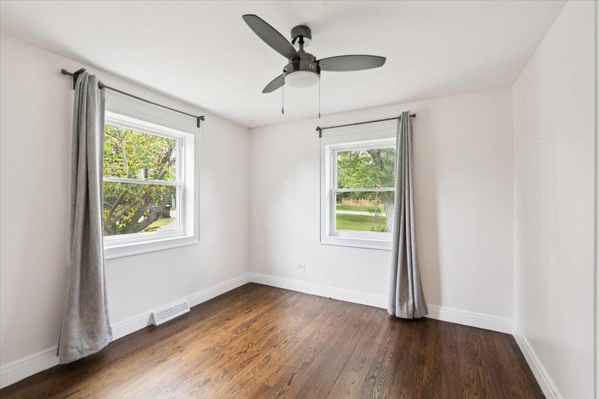 Barrington, Illinois 60010, United States, 3 Bedrooms Bedrooms, ,2 BathroomsBathrooms,Residential,Active,231519