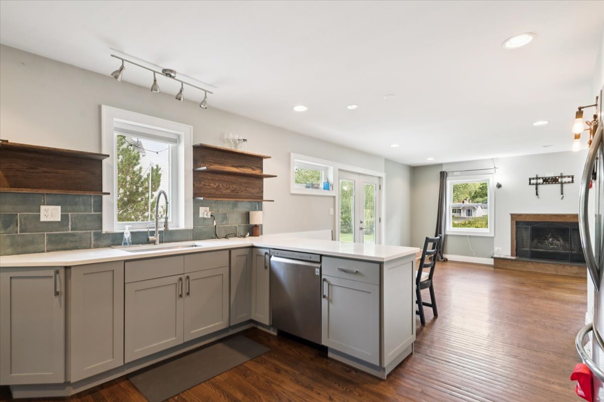 Barrington, Illinois 60010, United States, 3 Bedrooms Bedrooms, ,2 BathroomsBathrooms,Residential,Active,231519