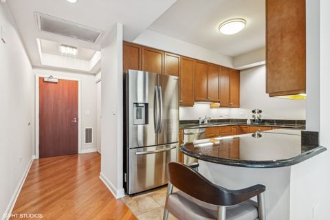 Tiny photo for 130 N Garland Court #1406, Chicago, IL 60602 (MLS # 12532003)