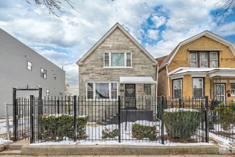 Photo of 908 N Trumbull Avenue, Chicago, IL 60651 (MLS # 12529391)