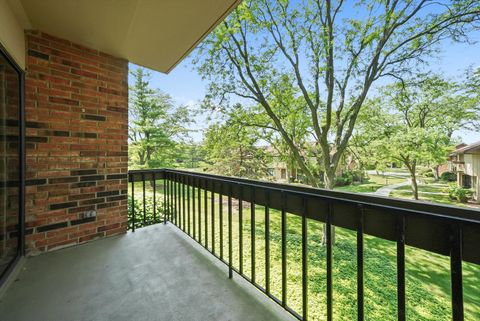 Tiny photo for 77 Lake Hinsdale Drive #207, Willowbrook, IL 60527 (MLS # 12485480)
