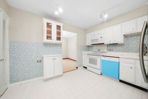 Tiny photo for 77 Lake Hinsdale Drive #207, Willowbrook, IL 60527 (MLS # 12485480)