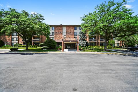 Tiny photo for 77 Lake Hinsdale Drive #207, Willowbrook, IL 60527 (MLS # 12485480)