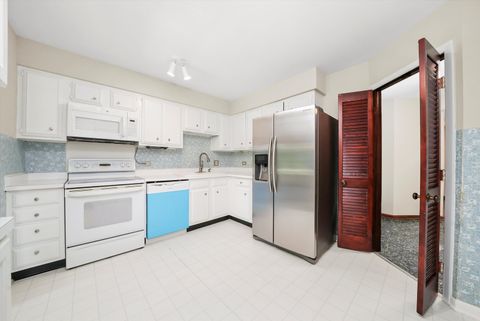 Tiny photo for 77 Lake Hinsdale Drive #207, Willowbrook, IL 60527 (MLS # 12485480)