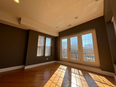 Tiny photo for 911 Maple Avenue #3N, Evanston, IL 60202 (MLS # 12613021)