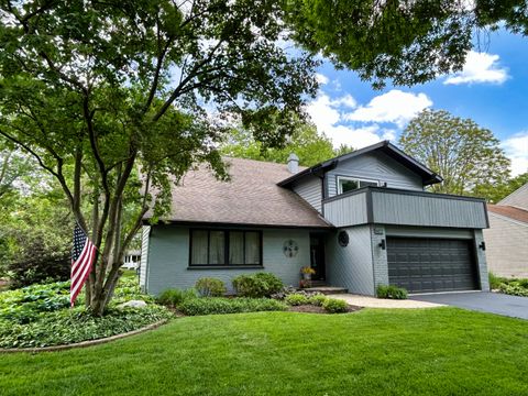 Photo of 1622 Indian Knoll Road, Naperville, IL 60565 (MLS # 12463121)