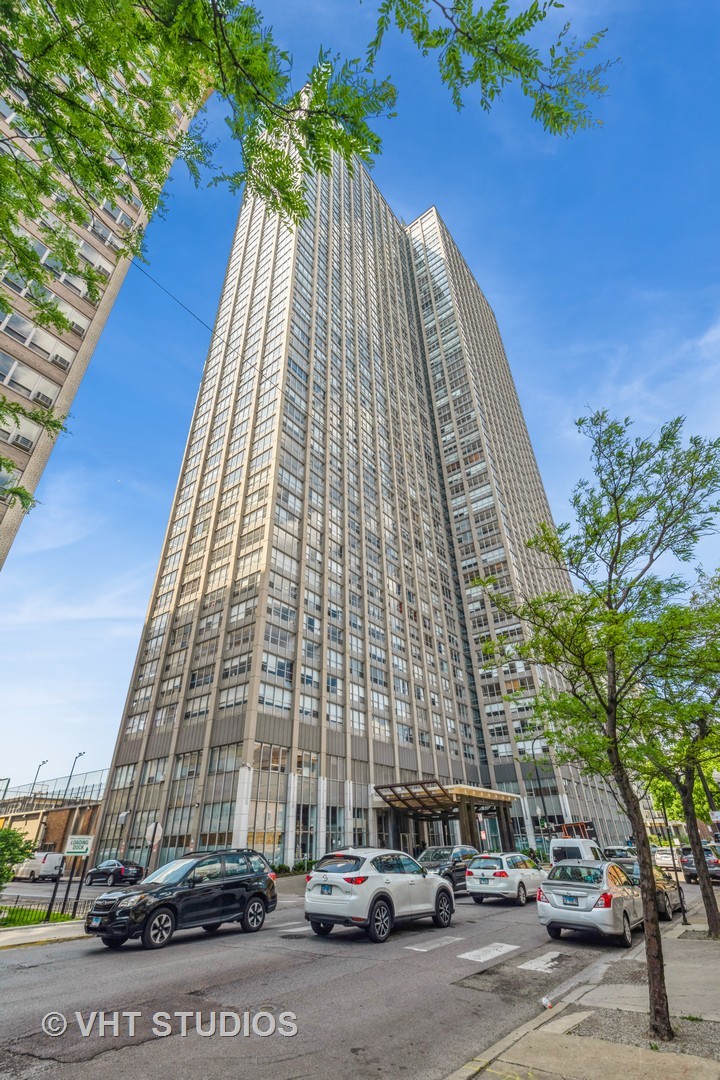655 W Irving Park Road 4711
