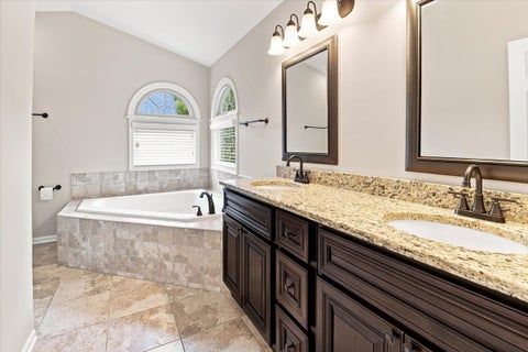 Tiny photo for 66 Copperwood Drive, Buffalo Grove, IL 60089 (MLS # 12715810)