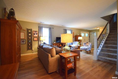 Tiny photo for 417 JAY Drive, Mt Vernon, IL 62864 (MLS # EB460343)