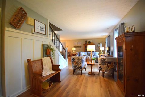 Tiny photo for 417 JAY Drive, Mt Vernon, IL 62864 (MLS # EB460343)