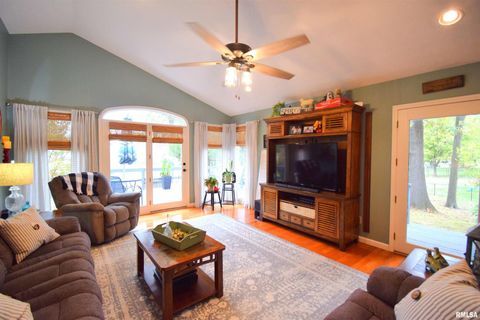 Tiny photo for 417 JAY Drive, Mt Vernon, IL 62864 (MLS # EB460343)