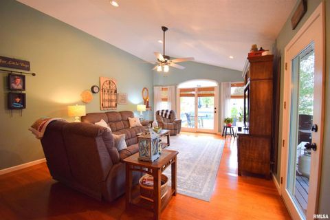 Tiny photo for 417 JAY Drive, Mt Vernon, IL 62864 (MLS # EB460343)