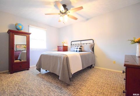 Tiny photo for 417 JAY Drive, Mt Vernon, IL 62864 (MLS # EB460343)