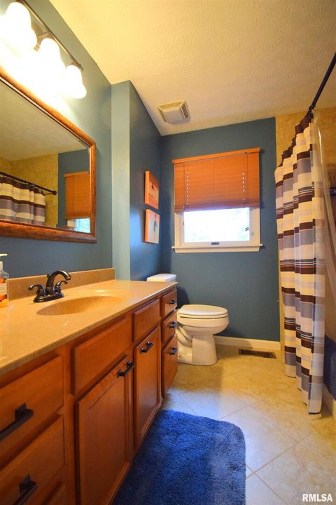 Tiny photo for 417 JAY Drive, Mt Vernon, IL 62864 (MLS # EB460343)