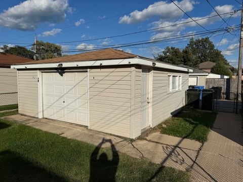 Tiny photo for 11121 S Avenue L, Chicago, IL 60617 (MLS # 12502911)