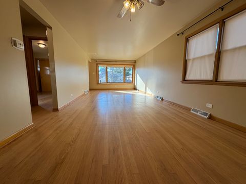 Tiny photo for 11121 S Avenue L, Chicago, IL 60617 (MLS # 12502911)