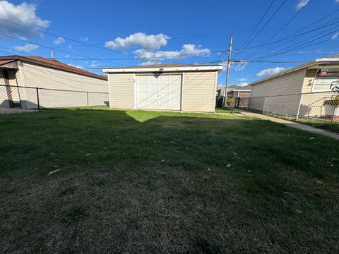 Tiny photo for 11121 S Avenue L, Chicago, IL 60617 (MLS # 12502911)