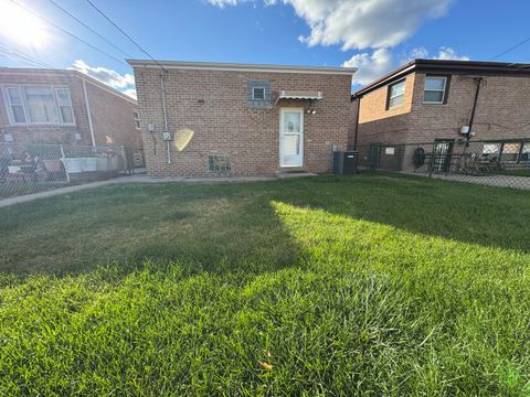 Tiny photo for 11121 S Avenue L, Chicago, IL 60617 (MLS # 12502911)