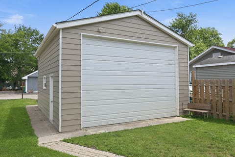 Tiny photo for 204 Eagle Point Road, Fox Lake, IL 60020 (MLS # 12676040)
