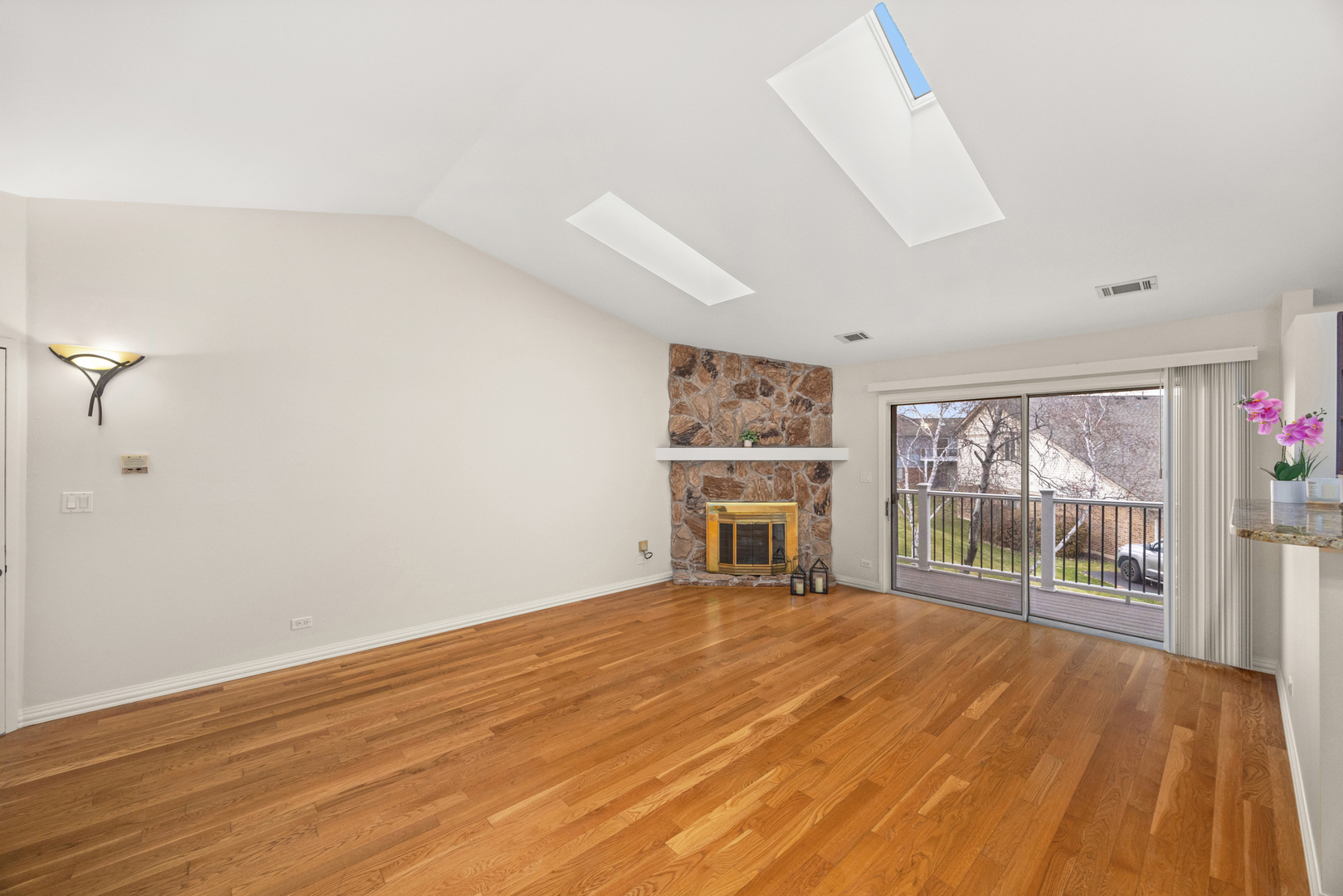 1662 COMMODORE Court 4