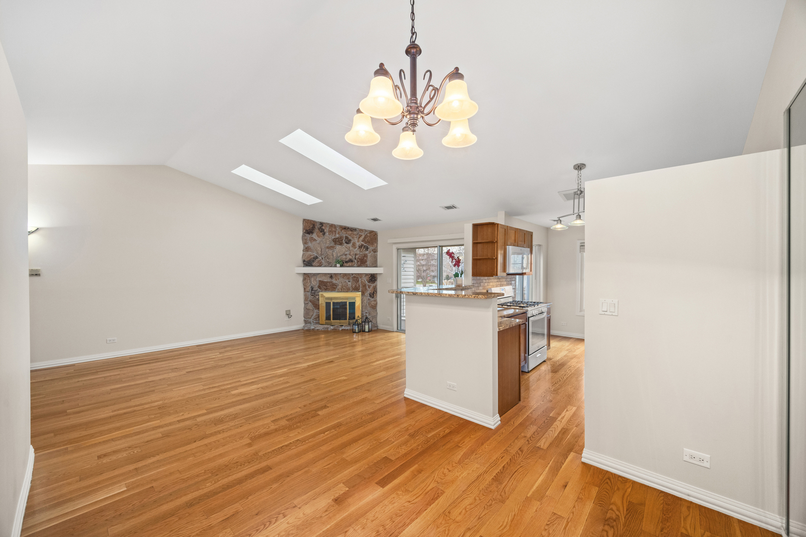 1662 COMMODORE Court 4