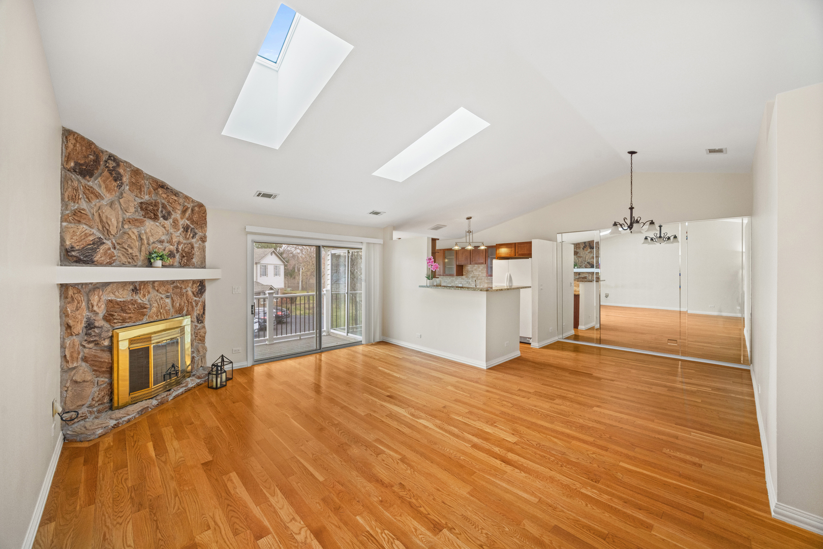 1662 COMMODORE Court 4