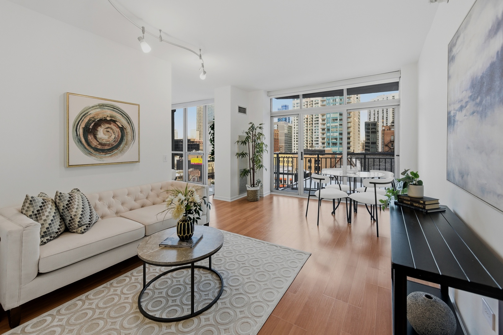 600 N DEARBORN Street 809