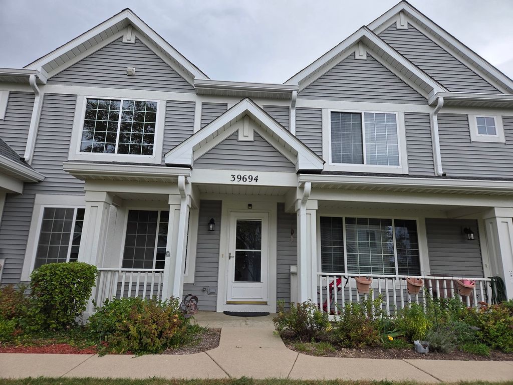 Photo for 39694 N Warren Lane N #39694, Beach Park, IL 60083 (MLS # 12478748)