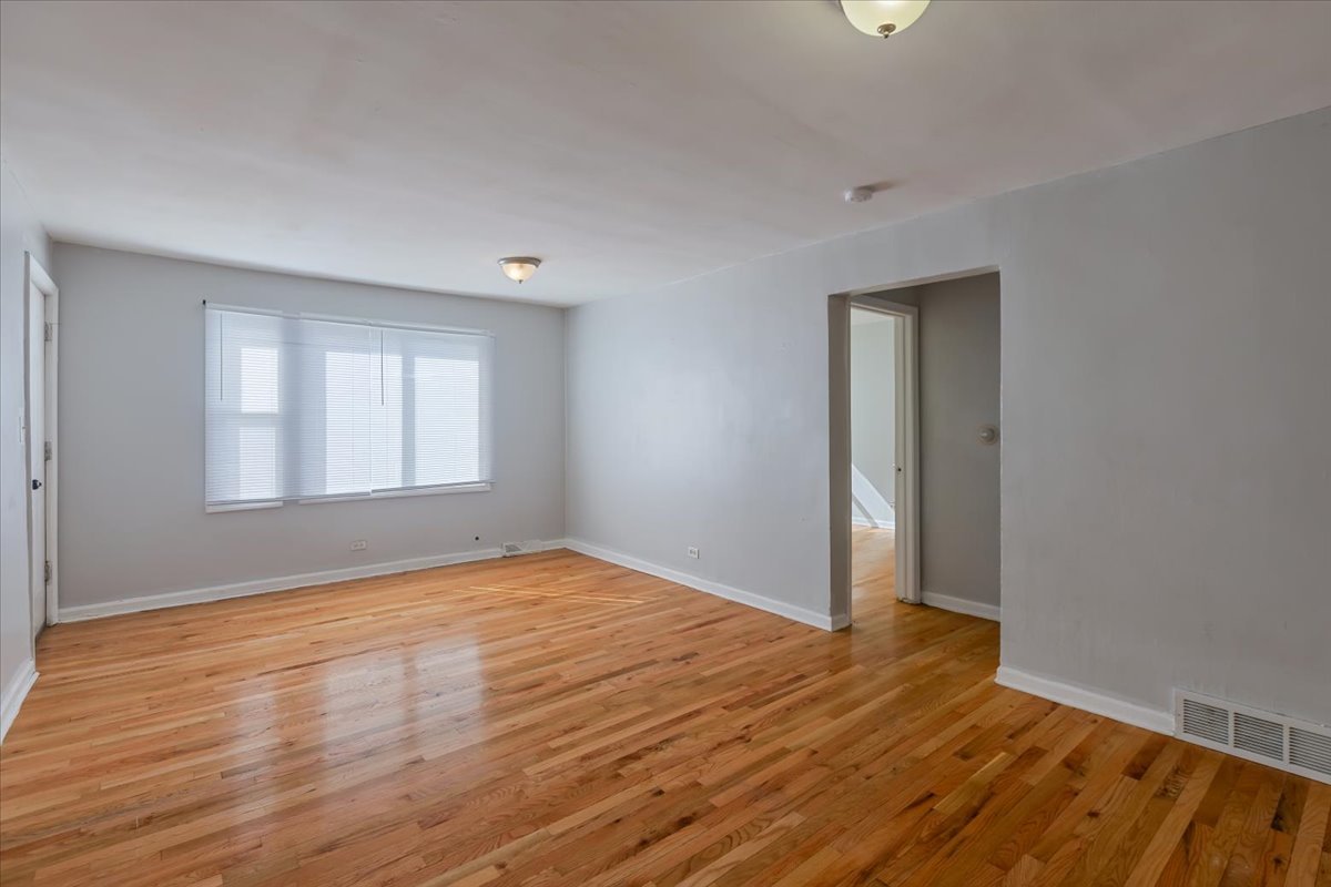 128 N MENARD Avenue