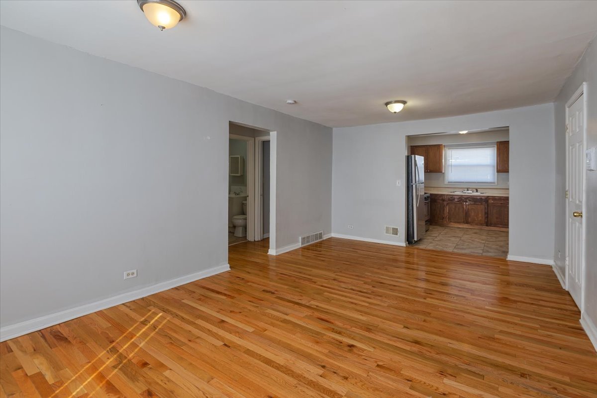 128 N MENARD Avenue